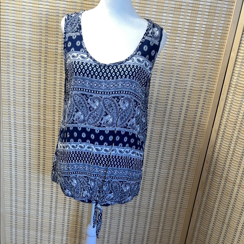 Gyft Navy and White Paisley Women's Top
